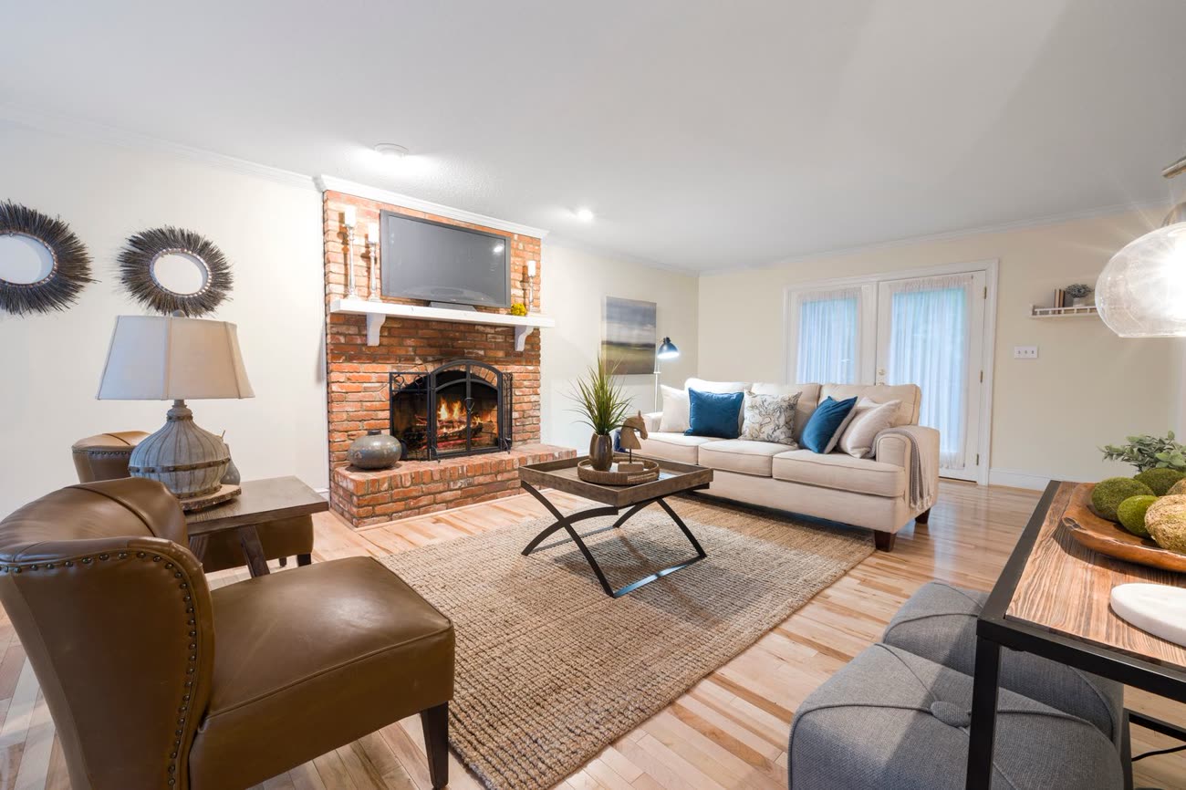 A comfortable, bright living room
